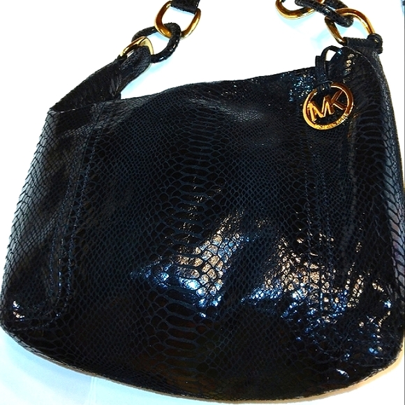 👜Must See! Gorgeous MICHAEL KORS Black Python Embossed Leather Shoulder H… - Picture 4 of 16
